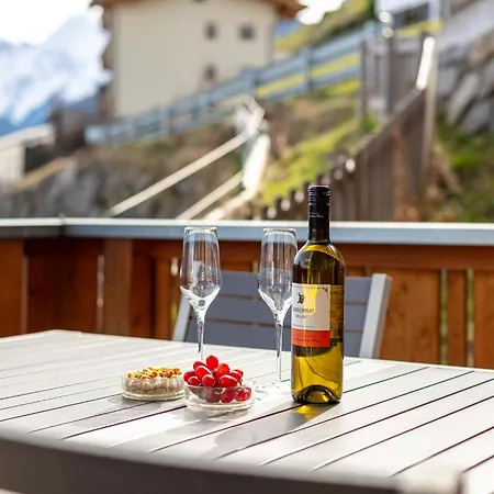 Dik Hout Alpehytte *